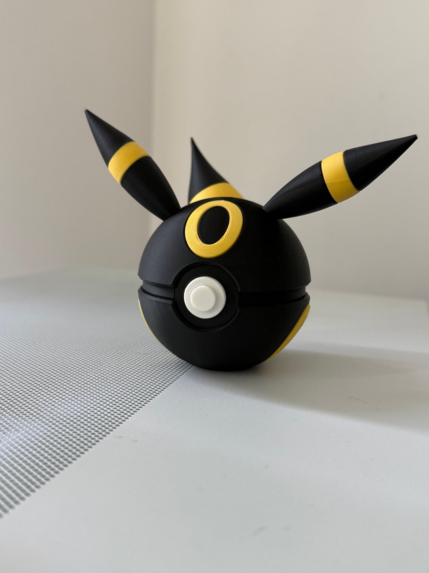 Umbreon Style Display Ball