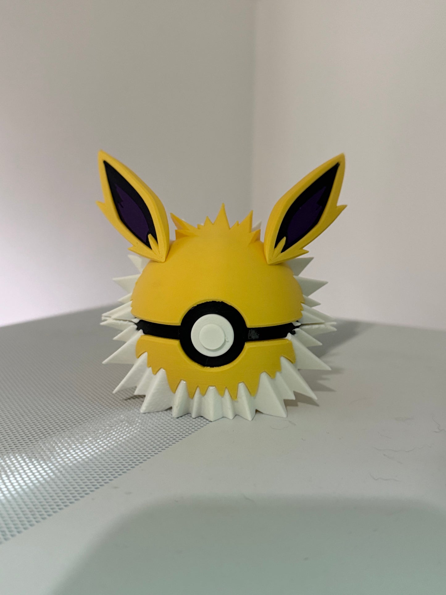 Jolteon Style Display Ball